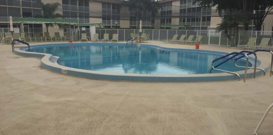 Condo à Palm Springs, Floride, 1 chambre  № 1128899