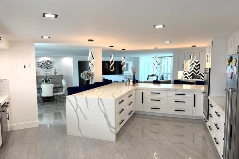 Condominio en venta en Deerfield Beach, Florida, 3 dormitorios, 225.29 m2 № 2147266 - foto 7