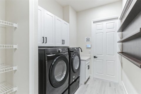 Casa en venta en Orlando, Florida, 4 dormitorios, 250.84 m2 № 1808455 - foto 21