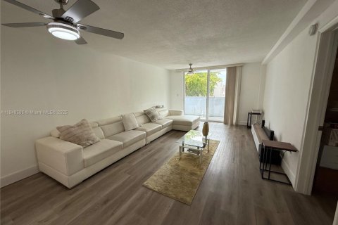 Copropriété à louer à Miami Beach, Floride: 1 chambre, 65.03 m2 № 1830382 - photo 3