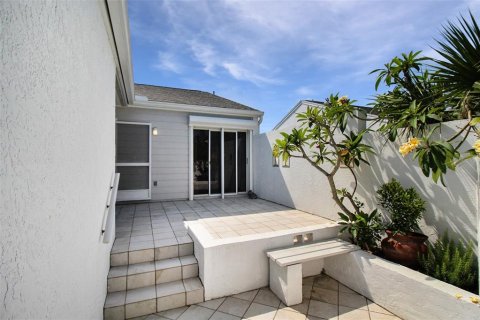 Villa ou maison à louer à Bradenton, Floride: 2 chambres, 99.31 m2 № 2298962 - photo 4