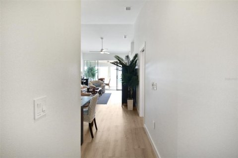 Villa ou maison à louer à Bradenton, Floride: 2 chambres, 99.31 m2 № 2298962 - photo 6