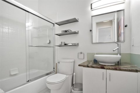 Villa ou maison à louer à Bradenton, Floride: 2 chambres, 99.31 m2 № 2298962 - photo 22