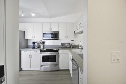 Villa ou maison à louer à Bradenton, Floride: 2 chambres, 99.31 m2 № 2298962 - photo 7
