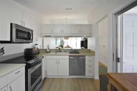 Villa ou maison à louer à Bradenton, Floride: 2 chambres, 99.31 m2 № 2298962 - photo 11
