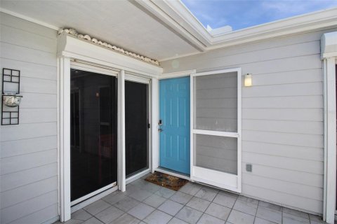 Villa ou maison à louer à Bradenton, Floride: 2 chambres, 99.31 m2 № 2298962 - photo 5