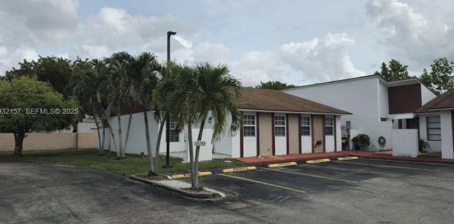 Таунхаус в Майами, Флорида 2 спальни, 73.21м2 № 1992604