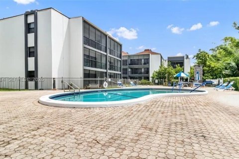 Condominio en alquiler en Hollywood, Florida, 2 dormitorios, 100.98 m2 № 2292282 - foto 13