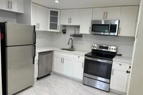 Condominio en alquiler en Hollywood, Florida, 2 dormitorios, 100.98 m2 № 2292282 - foto 6