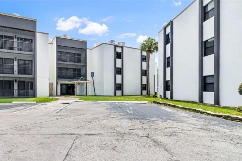 Condominio en Hollywood, Florida, 2 dormitorios  № 2292282