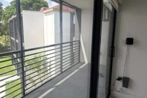Condominio en alquiler en Hollywood, Florida, 2 dormitorios, 100.98 m2 № 2292282 - foto 4