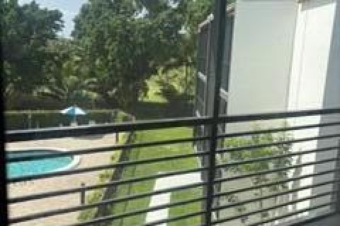 Condominio en alquiler en Hollywood, Florida, 2 dormitorios, 100.98 m2 № 2292282 - foto 3