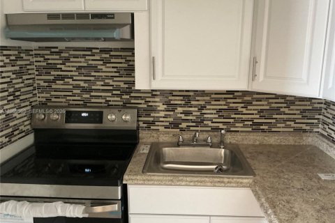 Снять в аренду виллу или дом в Норт-Майами-Бич, Флорида 2 спальни, 83.61м2, № 2058466 - фото 13