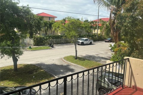 Снять в аренду виллу или дом в Норт-Майами-Бич, Флорида 2 спальни, 83.61м2, № 2058466 - фото 2