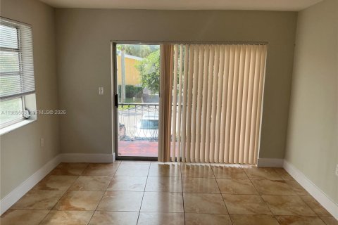 Снять в аренду виллу или дом в Норт-Майами-Бич, Флорида 2 спальни, 83.61м2, № 2058466 - фото 11