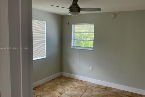 Снять в аренду виллу или дом в Норт-Майами-Бич, Флорида 2 спальни, 83.61м2, № 2058466 - фото 10