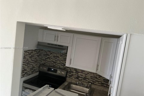 Снять в аренду виллу или дом в Норт-Майами-Бич, Флорида 2 спальни, 83.61м2, № 2058466 - фото 12