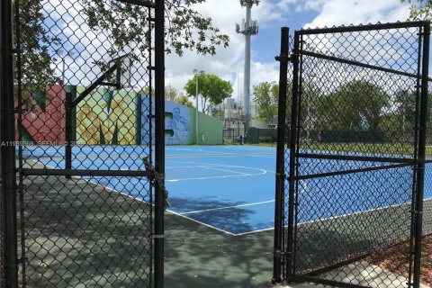 Снять в аренду виллу или дом в Норт-Майами-Бич, Флорида 2 спальни, 83.61м2, № 2058466 - фото 4