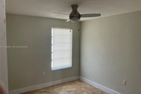 Снять в аренду виллу или дом в Норт-Майами-Бич, Флорида 2 спальни, 83.61м2, № 2058466 - фото 9