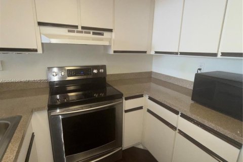 Condominio en alquiler en Miami, Florida, 1 dormitorio, 64.1 m2 № 2339850 - foto 28