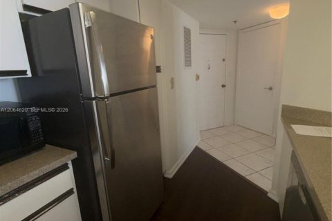 Condominio en alquiler en Miami, Florida, 1 dormitorio, 64.1 m2 № 2339850 - foto 27