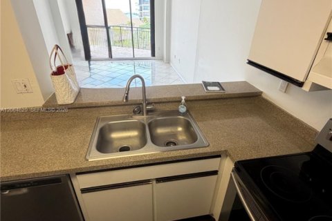 Condominio en alquiler en Miami, Florida, 1 dormitorio, 64.1 m2 № 2339850 - foto 25