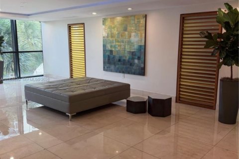 Condominio en alquiler en Miami, Florida, 1 dormitorio, 64.1 m2 № 2339850 - foto 3