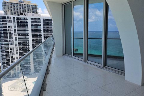Condo in Sunny Isles Beach, Florida, 4 bedrooms  № 1872572 - photo 12
