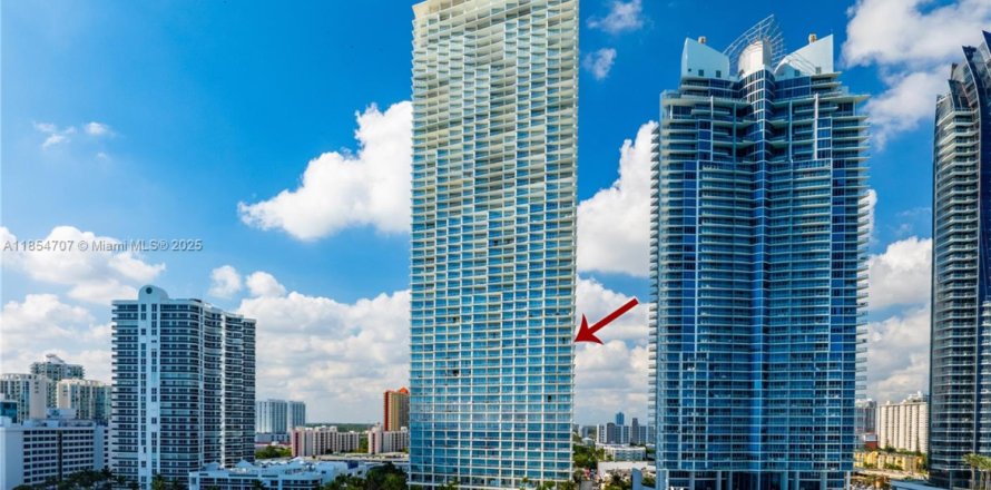 Condo in Sunny Isles Beach, Florida, 4 bedrooms № 1872572