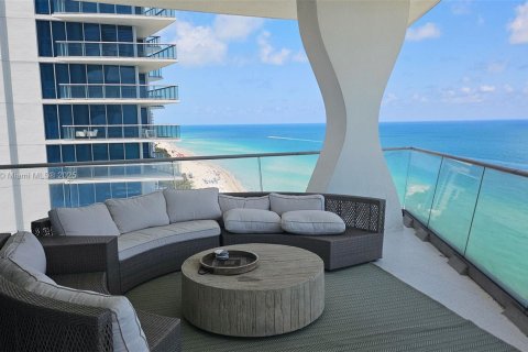 Condo in Sunny Isles Beach, Florida, 4 bedrooms  № 1872572 - photo 9
