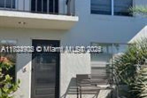 Condo in Delray Beach, Florida, 2 bedrooms  № 1788646 - photo 1