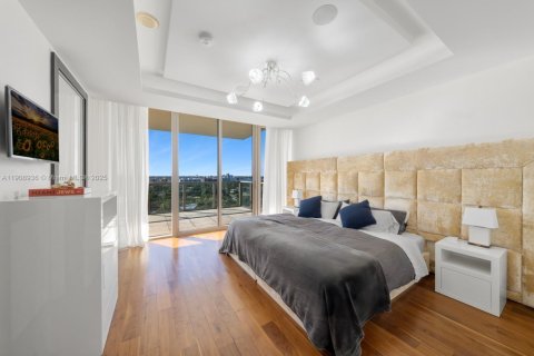 Condominio en venta en Bal Harbour, Florida, 3 dormitorios, 360.83 m2 № 1964385 - foto 13