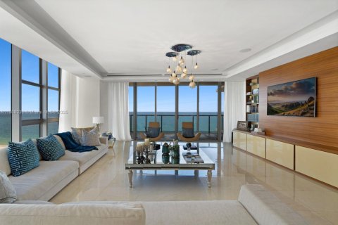 Condominio en venta en Bal Harbour, Florida, 3 dormitorios, 360.83 m2 № 1964385 - foto 2