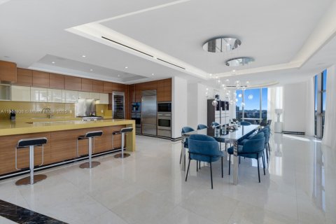 Condominio en venta en Bal Harbour, Florida, 3 dormitorios, 360.83 m2 № 1964385 - foto 3