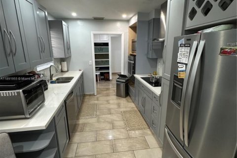 Casa en alquiler en Pembroke Pines, Florida, 4 dormitorios, 208.47 m2 № 1943937 - foto 4