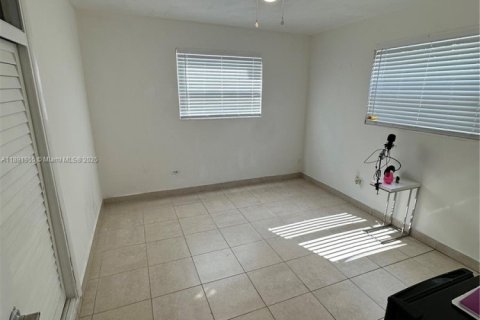 Casa en alquiler en Pembroke Pines, Florida, 4 dormitorios, 208.47 m2 № 1943937 - foto 8