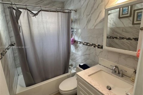 Casa en alquiler en Pembroke Pines, Florida, 4 dormitorios, 208.47 m2 № 1943937 - foto 9