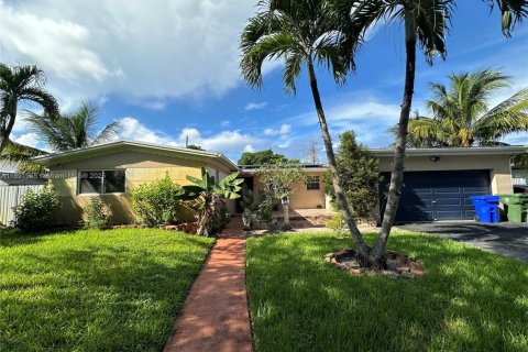 Casa en alquiler en Pembroke Pines, Florida, 4 dormitorios, 208.47 m2 № 1943937 - foto 1