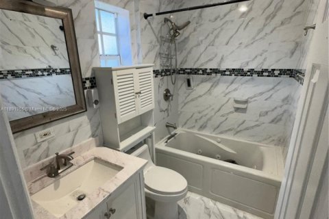 Casa en alquiler en Pembroke Pines, Florida, 4 dormitorios, 208.47 m2 № 1943937 - foto 12