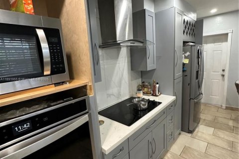 Casa en alquiler en Pembroke Pines, Florida, 4 dormitorios, 208.47 m2 № 1943937 - foto 5