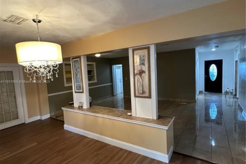 Casa en alquiler en Pembroke Pines, Florida, 4 dormitorios, 208.47 m2 № 1943937 - foto 3