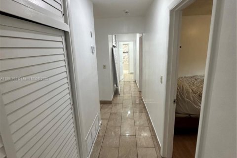 Casa en alquiler en Pembroke Pines, Florida, 4 dormitorios, 208.47 m2 № 1943937 - foto 7