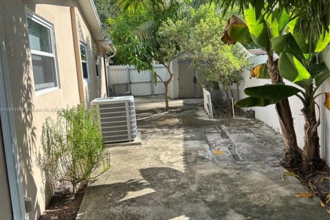 Casa en alquiler en Pembroke Pines, Florida, 4 dormitorios, 208.47 m2 № 1943937 - foto 15