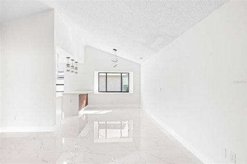 House in Tampa, Florida 3 bedrooms, 137.87 sq.m. № 2413775 - photo 9