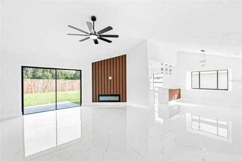 House in Tampa, Florida 3 bedrooms, 137.87 sq.m. № 2413775 - photo 8