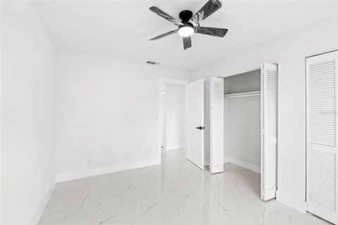 House in Tampa, Florida 3 bedrooms, 137.87 sq.m. № 2413775 - photo 26