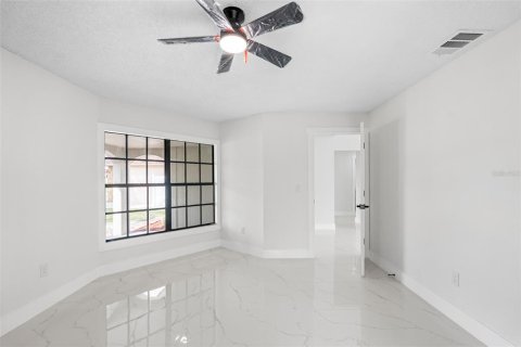 House in Tampa, Florida 3 bedrooms, 137.87 sq.m. № 2413775 - photo 23