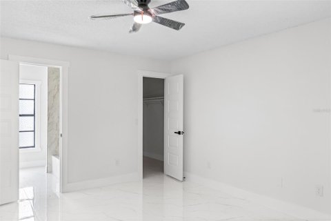 House in Tampa, Florida 3 bedrooms, 137.87 sq.m. № 2413775 - photo 16
