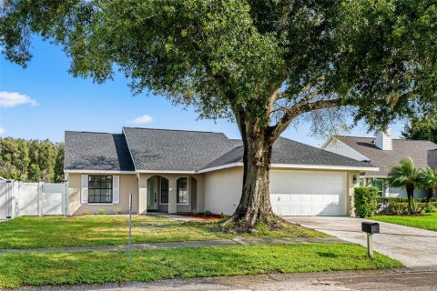 House in Tampa, Florida 3 bedrooms, 137.87 sq.m. № 2413775