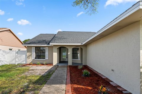 House in Tampa, Florida 3 bedrooms, 137.87 sq.m. № 2413775 - photo 4